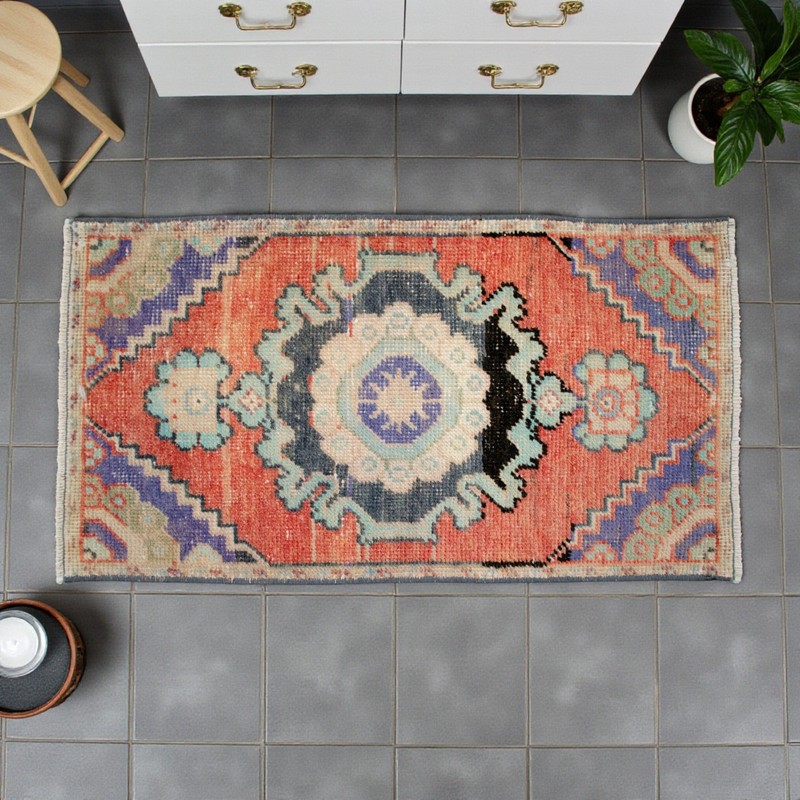 Vintage Hand Knotted Turkish Small Area Rug Oushak Rug Yastik Doormat -1'5"x2'7" gallery