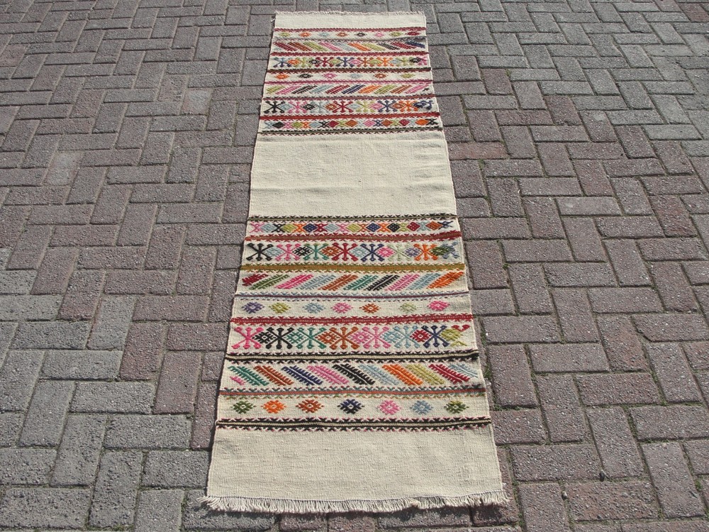 2x8 Turkish Kilim Rug Runner– Handmade Embroided Rugs for Living Room