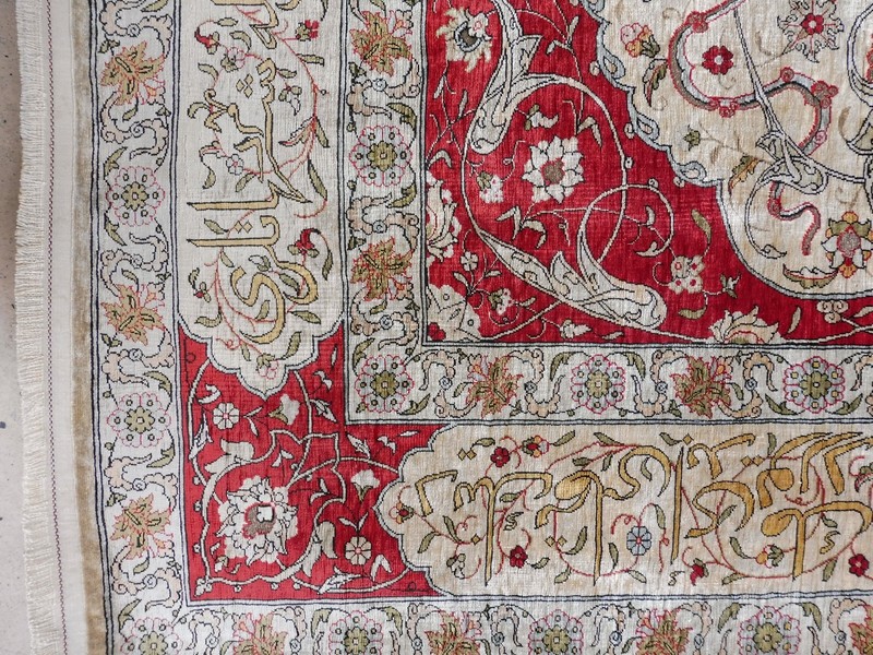 MAGNIFICENT 4' X 6' SIGNED SILK AND GOLD THREAD HEREKE ORIENTAL RUG gallery