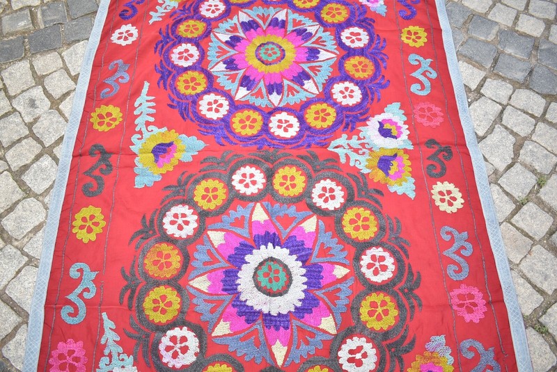 Uzbek Suzani Cover 49'' x 72'' Vintage Silk Embroidered Wall Hangings Suzani gallery
