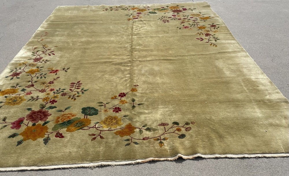 AN ATTRACTIVE LIME GREEN CHINESE ART DECO RUG