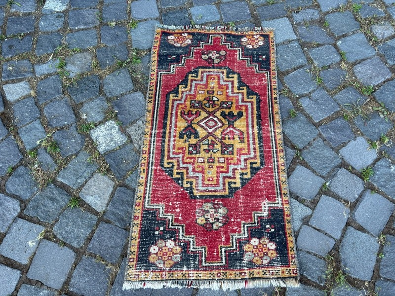 Turkish floor rug, Vintage small rug, 0 wool handmade, Doormats 1,4 x 2,8 ft gallery