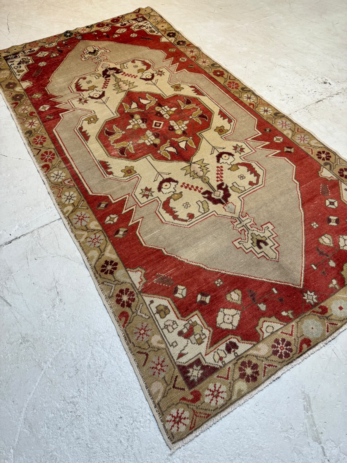 Oriental Hand-Knotted Wool Gallery Size Turkish Oushak Ivory/Red 4'4" x 8'5" gallery