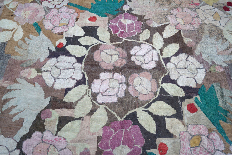 A BEAUIFUL ANTIQUE AMERICAN HOOKED RUG 7x7ft circa 1900 gallery