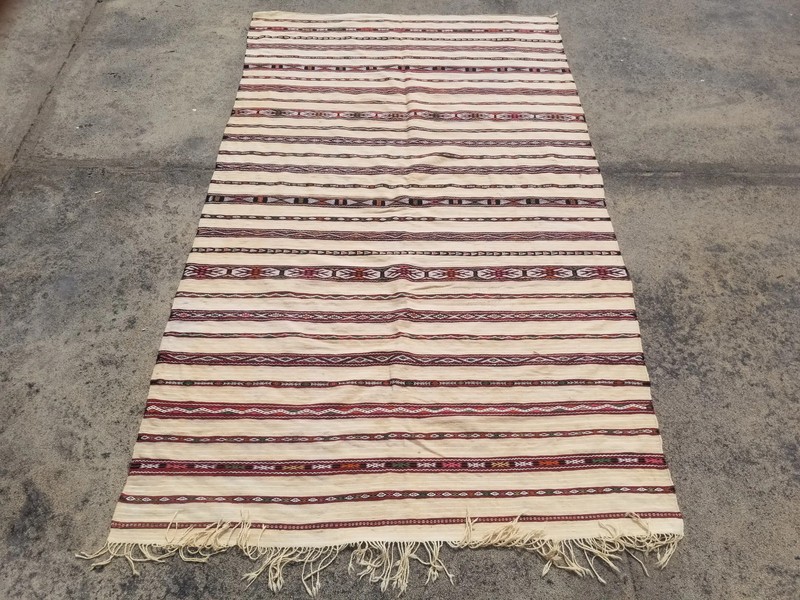 Vintage Traditional Handmade Moroccan Berber Wool Beige Kilim 8.10x5.2ft gallery