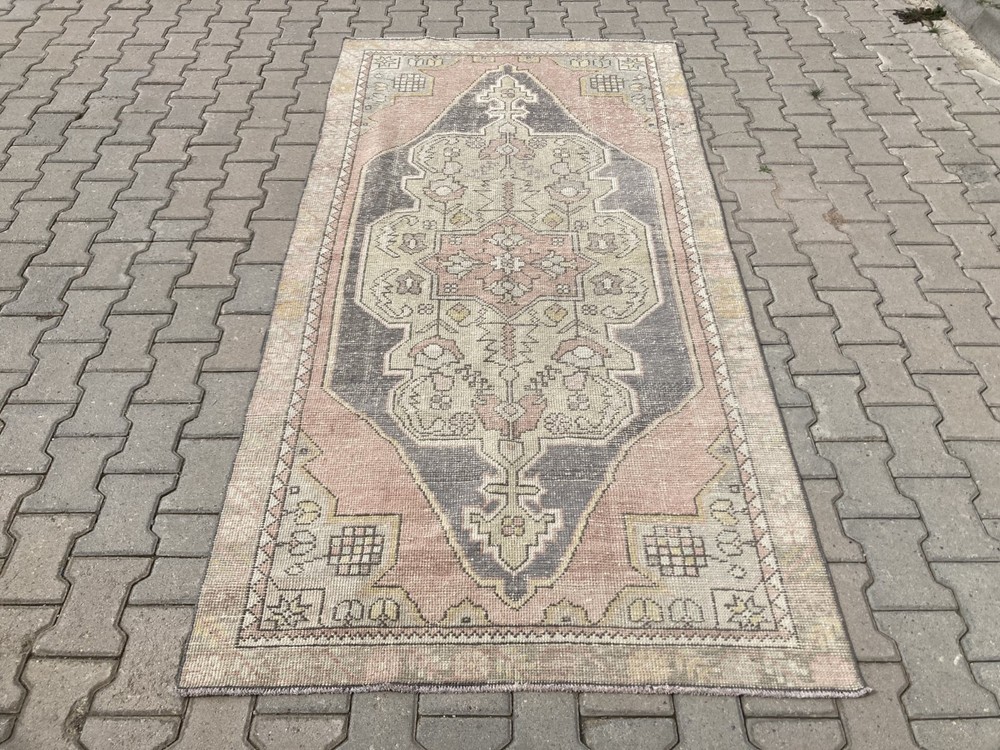Pink rug, Turkish rug, Vintage Rug, Wool rug, Large rug, Area rug, 4.1 x 8.2 ft