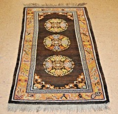 c1900s ANTIQUE MINT CHINESE EAST TURKESTAN KHOTAN RUG 2’7″ x 4’6″ ONE OF A KIND
