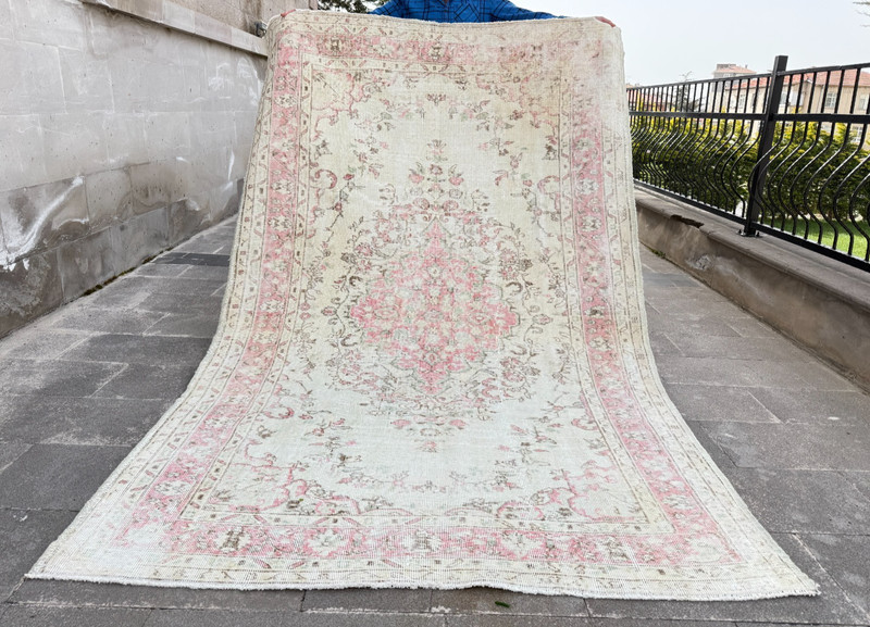 5.6x9 Vintage Turkish Rug | Muted Pink & Cream Oushak | Hand-Knotted Wool Rug gallery