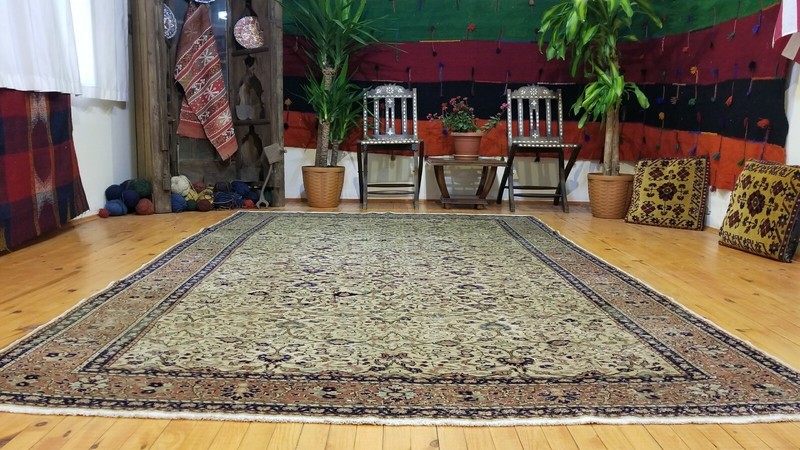Vintage 1940-1950's Hereke Rug 7' x 10' gallery