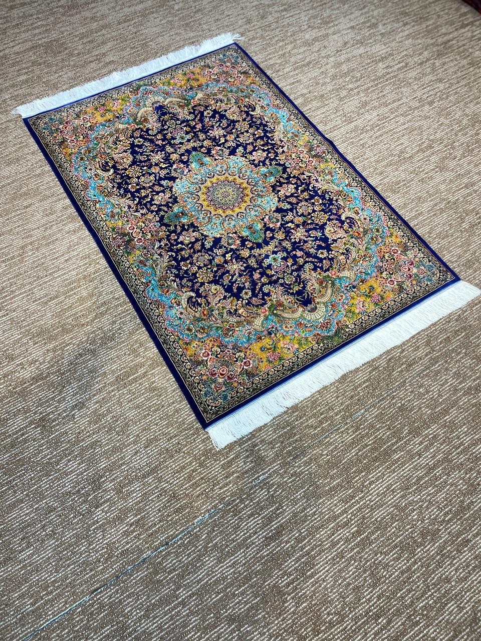 Silk Rug 3 x 5 Feet High Quality Floral Medallion Design Soft 91 x 152 cm gallery