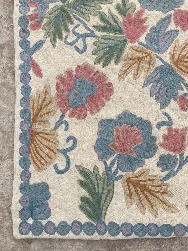 Vintage Handmade Kashmiri Crewel Floral Wool Chain Stitch Rug 89x59 cm gallery