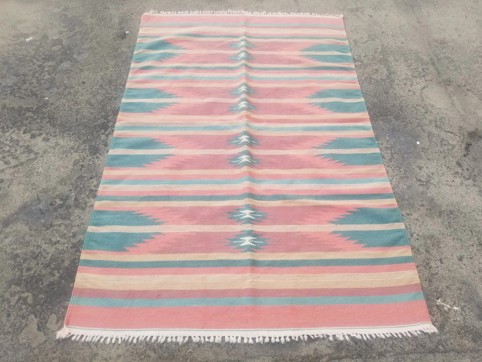 Fine Vintage Traditional Hand Made Oriental Wool Pink Kilim 186x120cm gallery