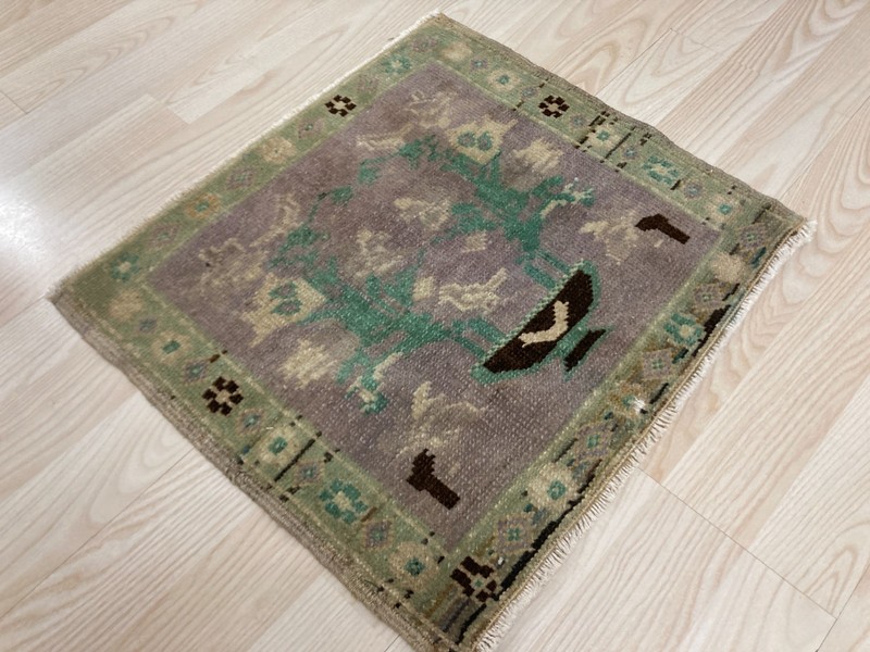 Purple rug, Vintage Turkish Rug, Square rug, Wool rug, Doormat rug, 1.4 x 1.5 ft gallery