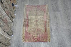 Vintage Turkish Pink Small Rug 1’5×2’6 ft, Oushak Rug, Porch Decor