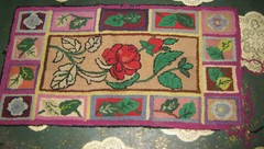 ANTIQUE FLOWER GARDEN ROSE PLANT HOOK TEXTILE COUNTRY HOME RUG CARPET HOOKED PIN