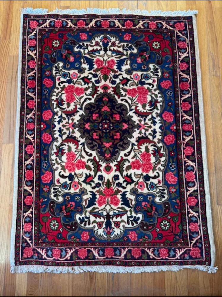Finely Knotted Handmade Kashawn Rug Mint Condition Highest Quality (4'6 X 3'4)
