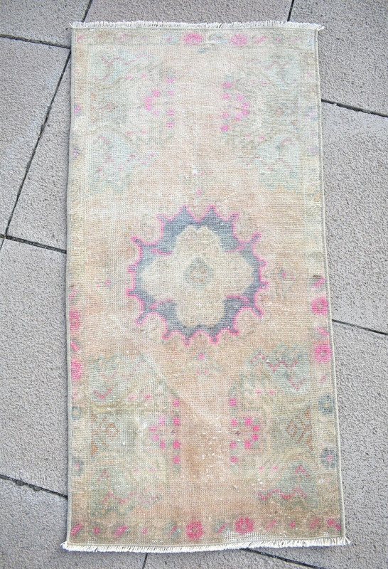 Vintage Turkish Rug 18'' x 37'' Muted Dye Oushak Rug Hand-knotted Small Wool Rug gallery