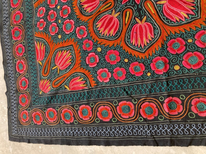 Vintage Handmade Uzbek Suzani Crewel Floral Embroidery Floor Rug 237x197 cm gallery