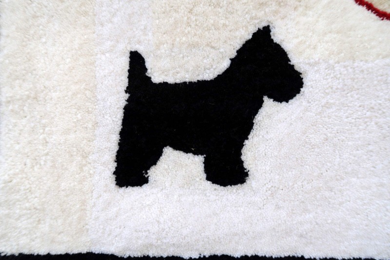 Handmade contemporary ORA French hooked rug 3' x 3.7' (93cm x 115cm), 2021 - 1C8 gallery