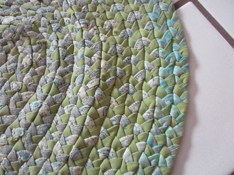 VINTAGE GREEN & WHITE BRAIDED HOMEMADE REVERSIBLE COTTON AREA RUG gallery