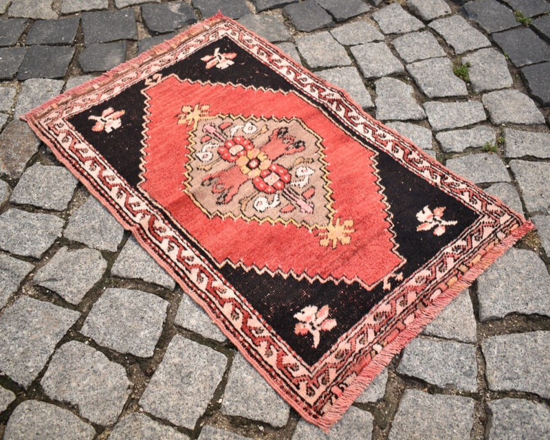 Vintage Turkish Rug 20'' X 29'' Anatolian Small Kirsehir Yastik Low Pile Rug gallery