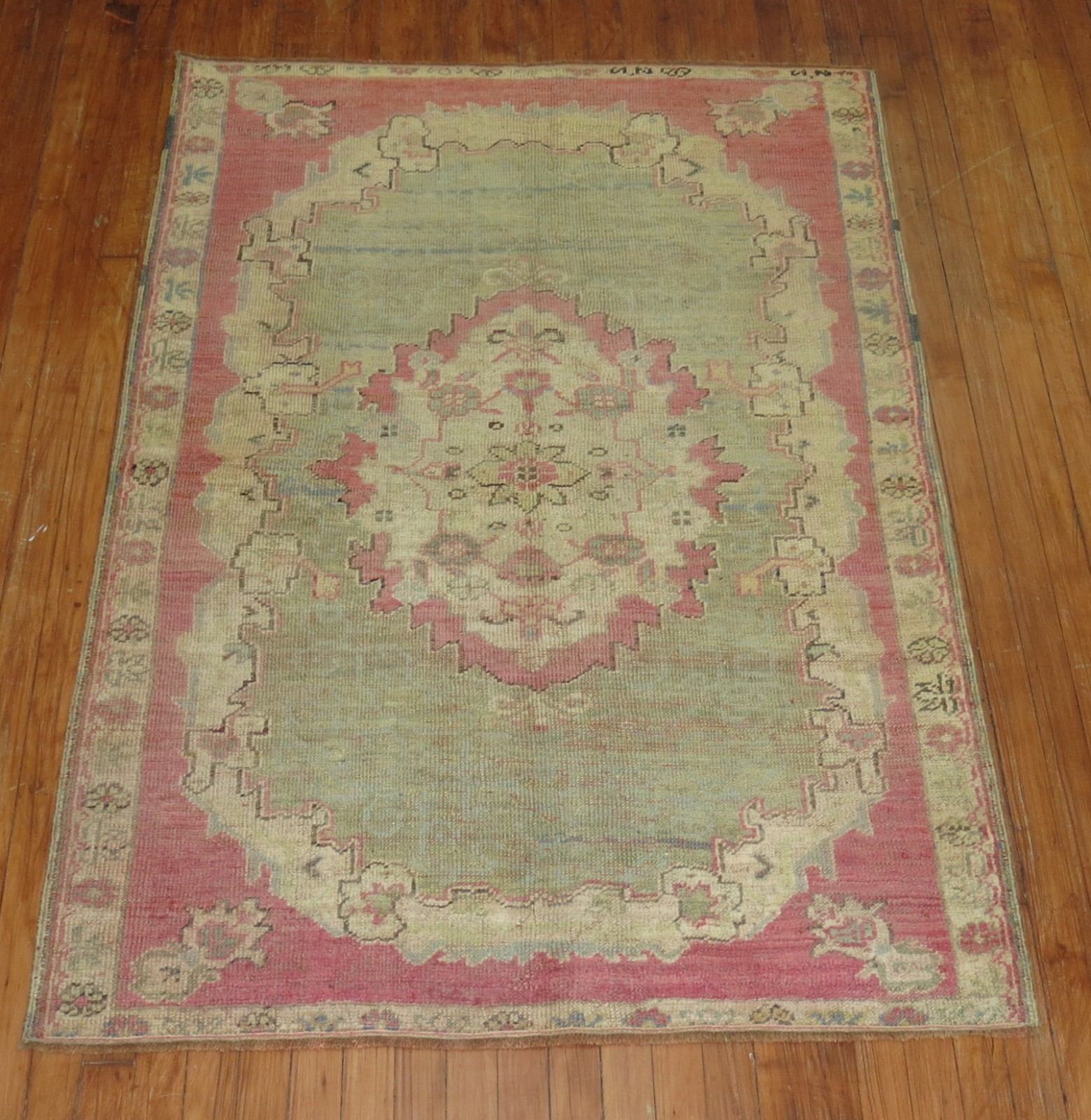 Antique Turkish Ghiordes Oushak Ushak Rug Size 3'9''x5'5'' gallery