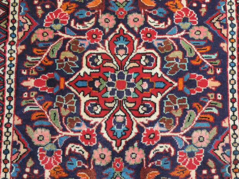 25" x 31" Handmade Sarouk Wool Rug gallery
