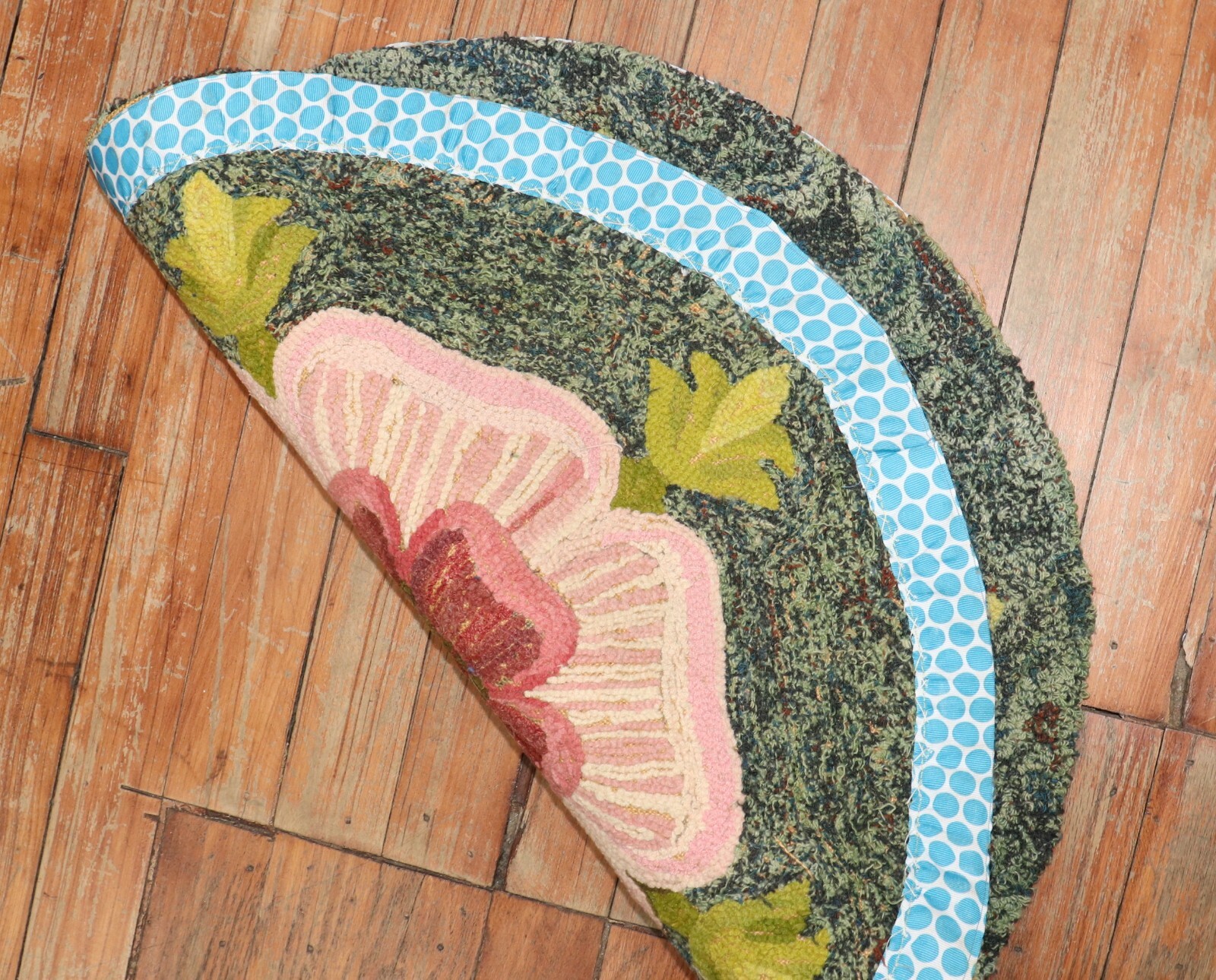 Antique American Hook Hooked Round Rug Size 2' gallery