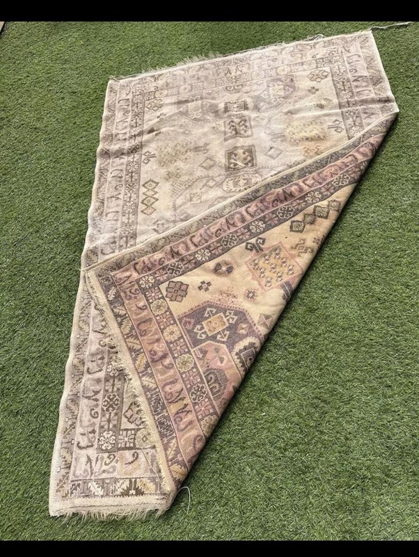 Large unique & beautiful Vintage Traditional Rug 195cm x 130cm gallery