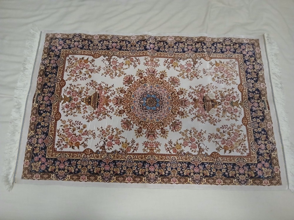 Brand New Middle Eastern Rug 31" x 47" Never Stood Upon