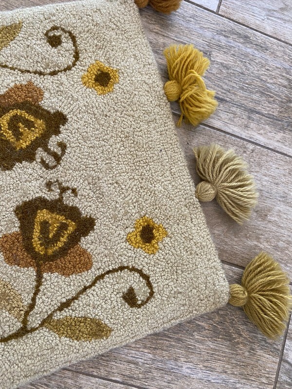 vintage 1970s cabin crafts 100% Acrylic Small Rug Mat Tassels Flower Pattern MCM gallery
