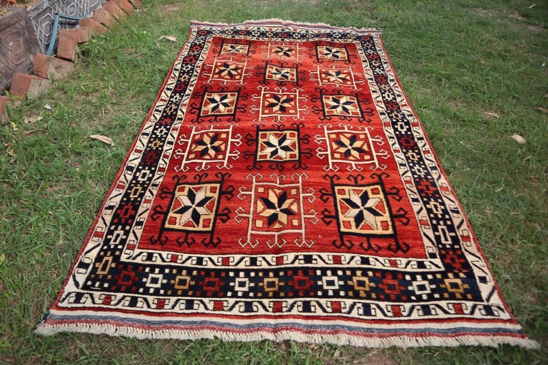 COLLECTORS' ITEM Stunning Vintage Natural Vegetable Dye Caucasian Shirvan Carpet gallery