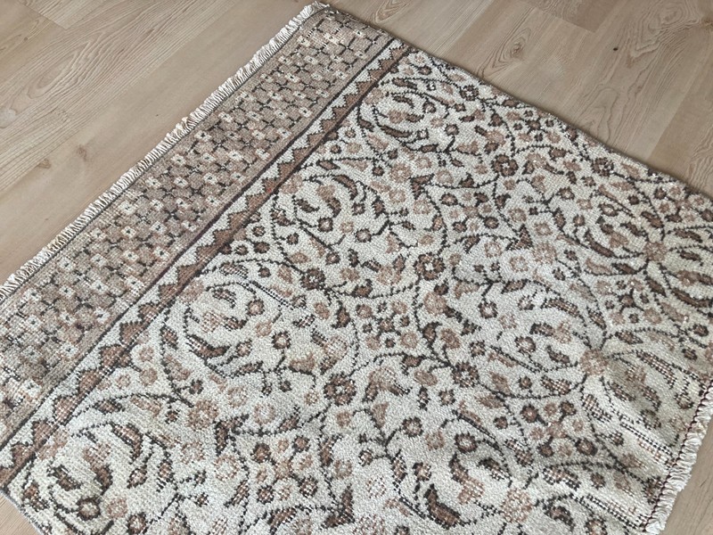 Brown rug, Turkish rug, Vintage rug, Square rug, Wool rug, 2.7 x 2.9 ft gallery