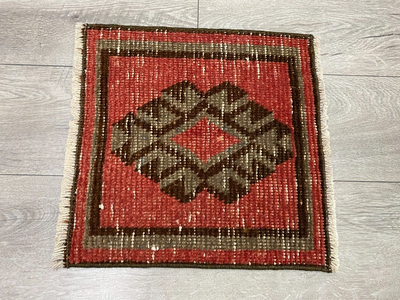 Handwoven Pink Area Rug 1.4x1.4 ft Oushak Floral Small Square Rug gallery