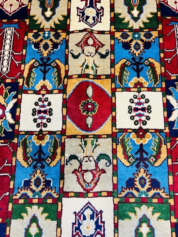 Artisanal Masterpiece: Hand-Knotted Naqsha Kashmiri New Rug (9.9 x 6.4 ft) gallery