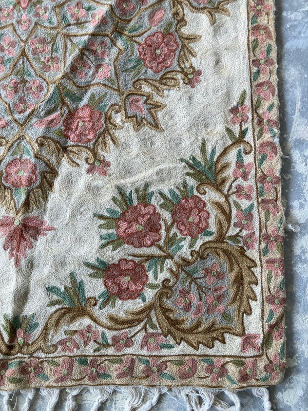 Vintage Handmade Kashmiri Floral Medallion Crewel Wool Area Rug87x56 cm gallery