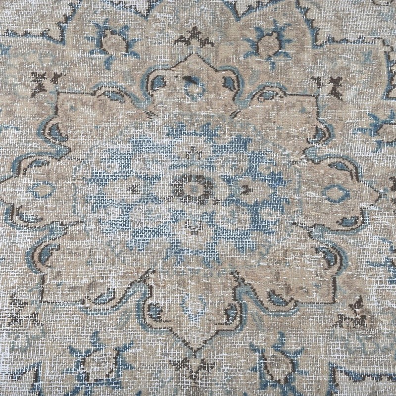 6'3" x 9'4" Uma Vintage Hand-Knotted Wool Area Rug gallery