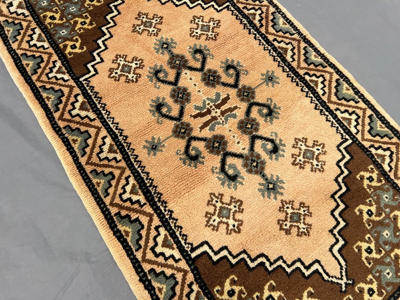 2'7x4'7 ft Turkish Hand Knotted Rug Moroccan Style Tribal Wool Soft Pile Rug gallery