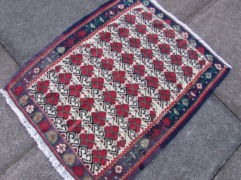 Fine Vintage Traditional Hand Made Oriental Wool White Red Small Kilim 86x68cm gallery
