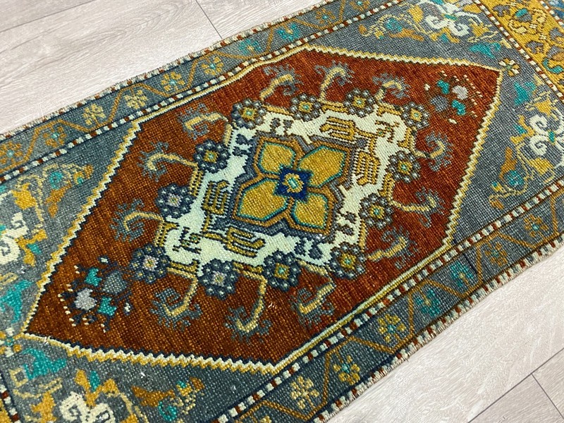 Small Vintage Oushak Rug Handwoven Turkish Wool Runner 1.6 x 3.7 ft gallery