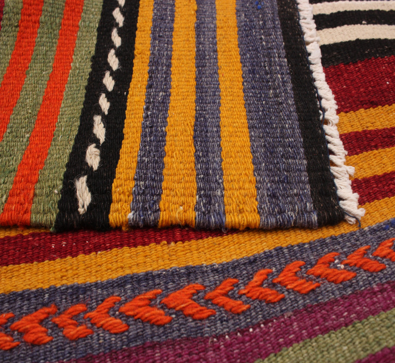 Vintage 5'1" x 9'7" Traditional Wool Hand Woven Oriental Area Rug gallery