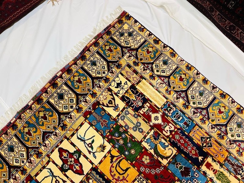 Artisanal Masterpiece: Hand-Knotted Naqsha Kashmiri New Rug (9.9 x 6.4 ft) gallery