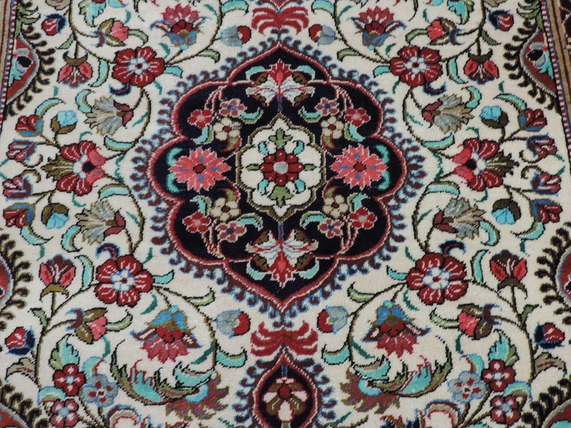 23" x 31" 100% Silk Rug Carpet gallery