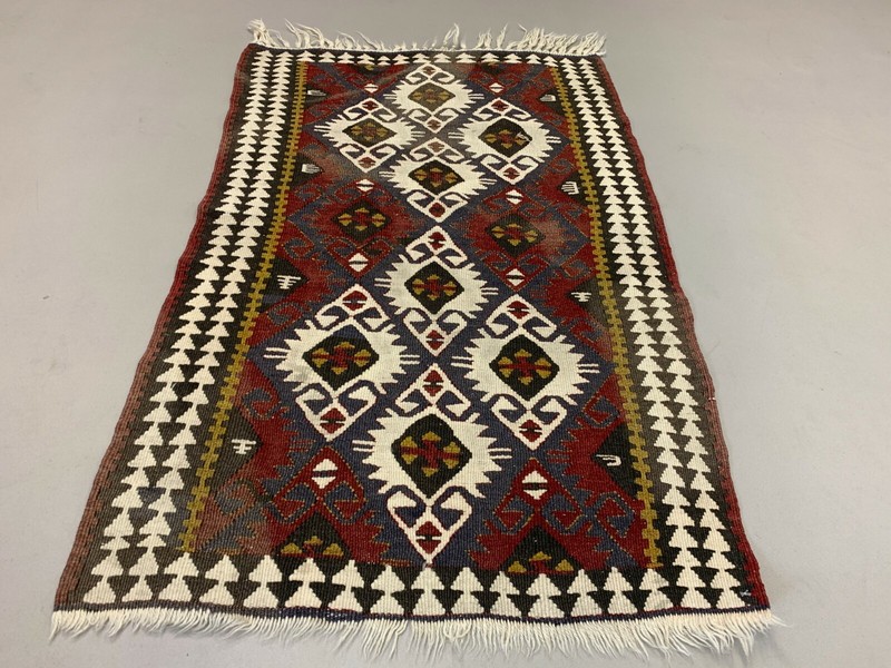 Small Vintage Turkish Kilim 98x63 cm Wool Kelim Rug Red Blue Black gallery