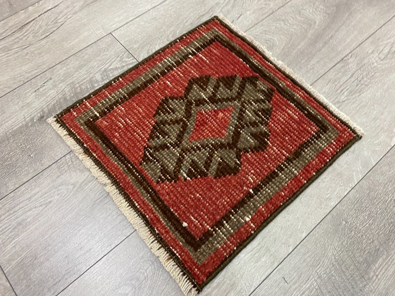 Handwoven Pink Area Rug 1.4x1.4 ft Oushak Floral Small Square Rug gallery