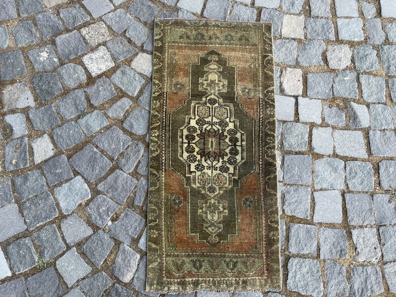 Turkish Vintage Small Rug Handmade Wool Bohemian Bath Mat Rug 1,5 x 3,2 ft gallery