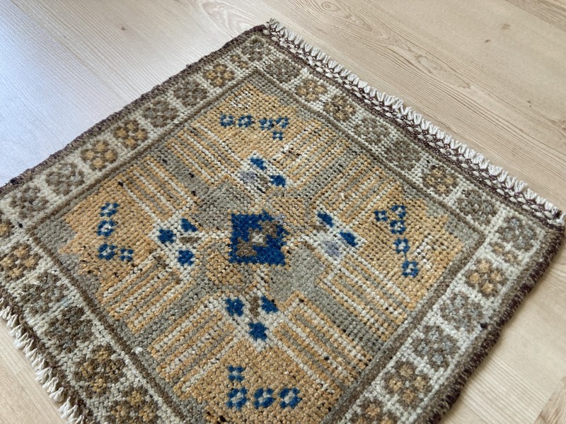 Brown rug, Turkish rug, Vintage Rug, Square rug, Wool rug, Doormat, 1.1 x 1.1 ft gallery