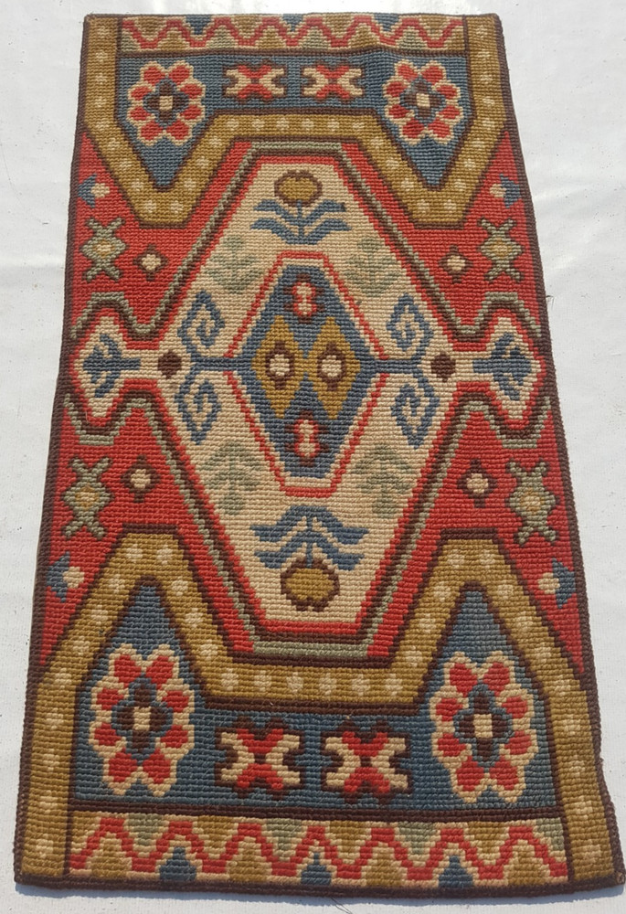Vintage Traditional Handcrafted Turkish Kilim Rug for Home Décor 125x68 cm