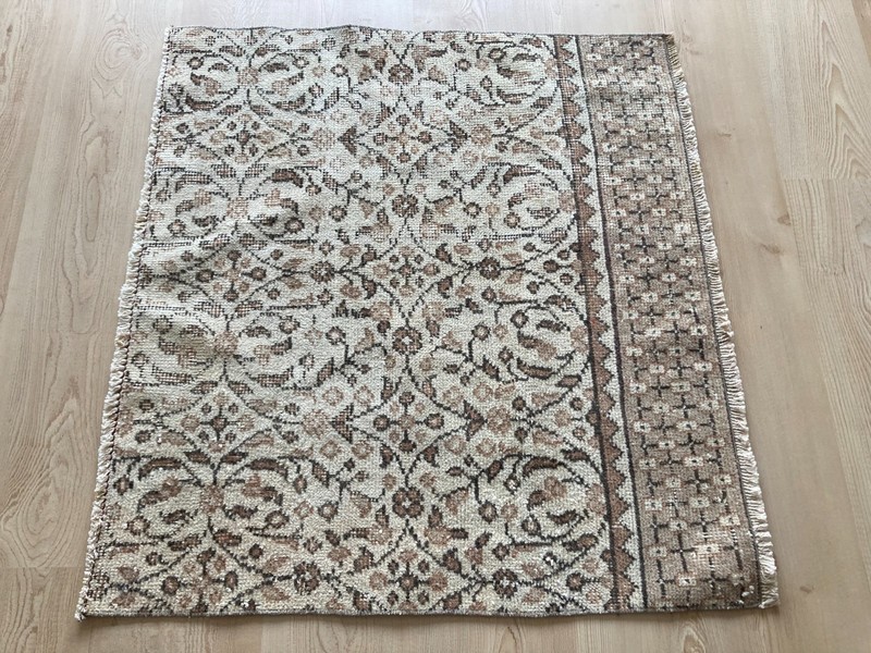 Brown rug, Turkish rug, Vintage rug, Square rug, Wool rug, 2.7 x 2.9 ft gallery