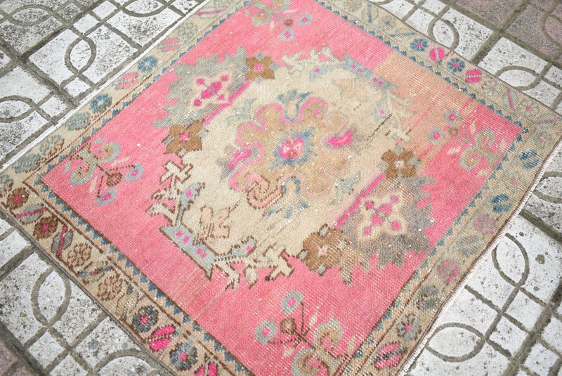 Turkish Rug 27'' x 25'' Vintage Small Rug Anatolian Oushak Wool Low Pile Rug gallery